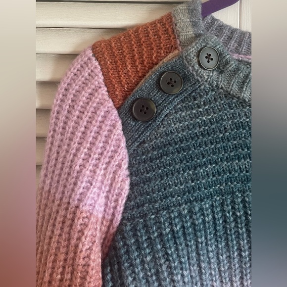 Multi-colored gradient sweater - Picture 2 of 4